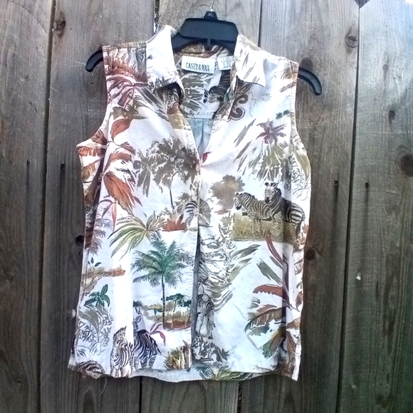 CASEY & MAX TOP WOMENS SIZE M IVORY SAFARY PRINT SLEEVELES BUTTON UP CLOSURE - Picture 1 of 8